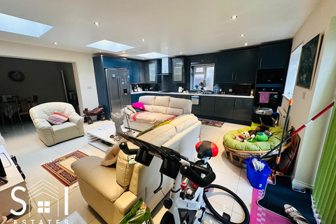 undefined, Orchard Avenue, Feltham, TW14 9RE