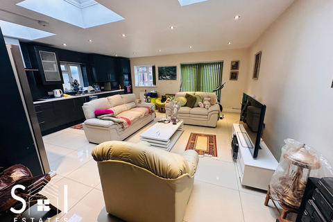 undefined, Orchard Avenue, Feltham, TW14 9RE