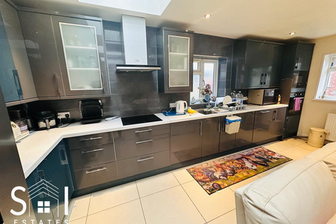 undefined, Orchard Avenue, Feltham, TW14 9RE