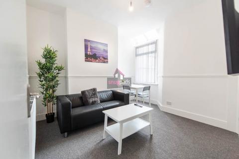 3 bedroom house to rent, Doveleys Road, Salford,