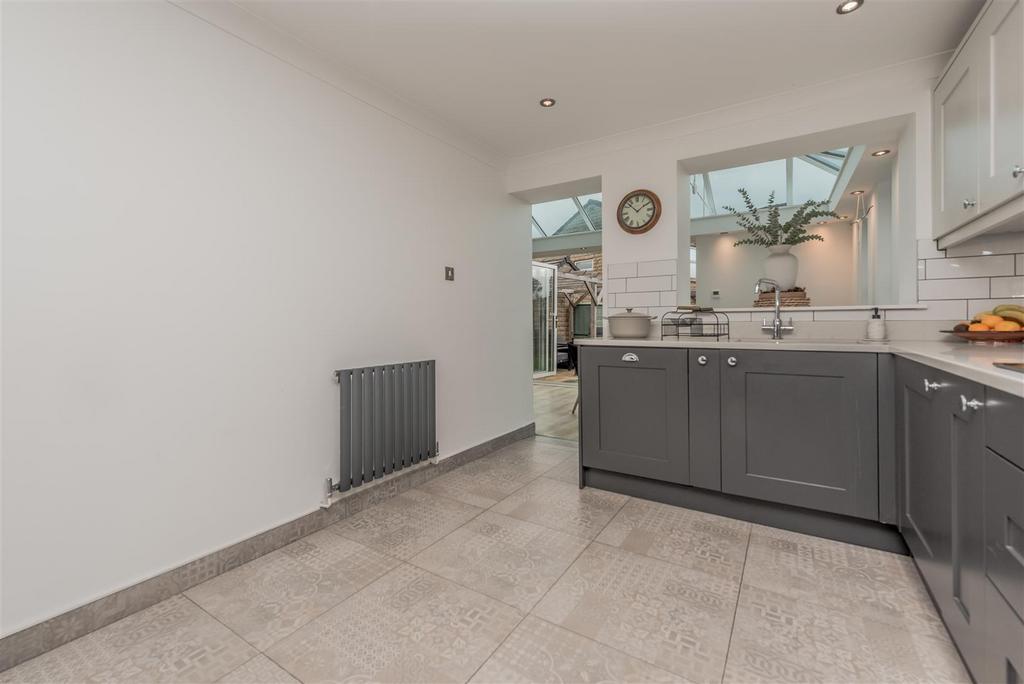Fitted Breakfast Kitchen: