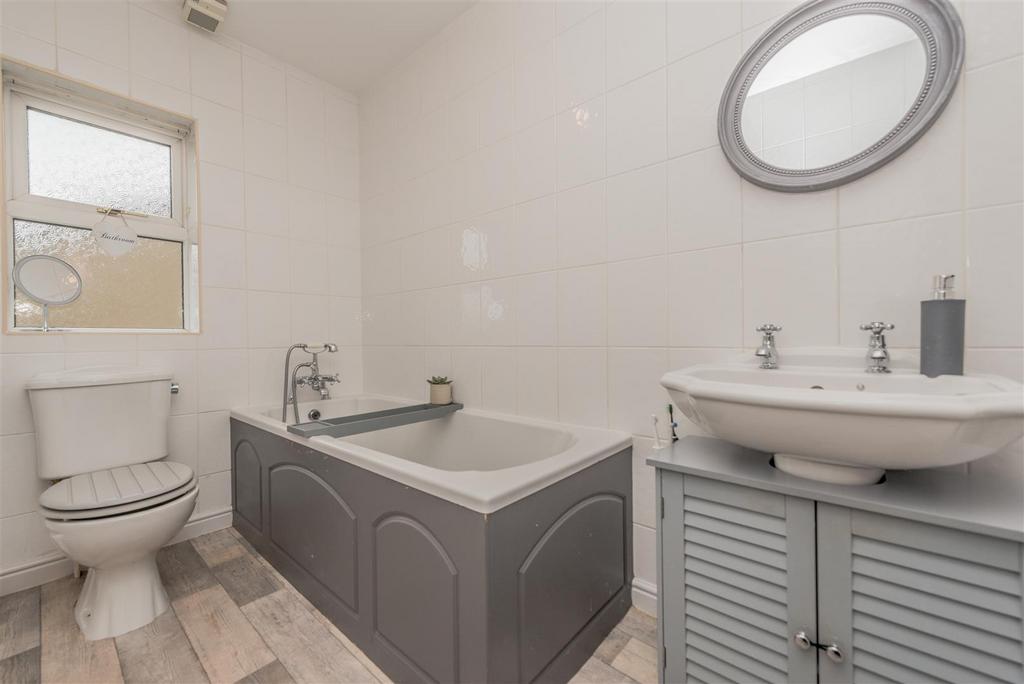 Family Bathroom / WC: