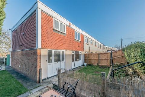 3 bedroom townhouse for sale, Stonecliffe Green, Leeds