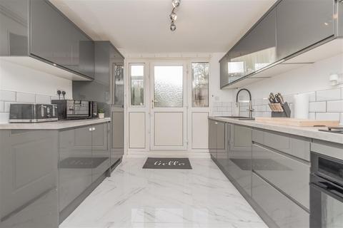3 bedroom townhouse for sale, Stonecliffe Green, Leeds