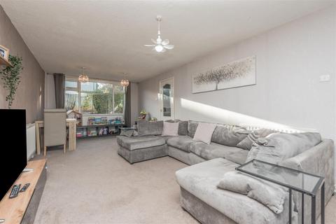3 bedroom townhouse for sale, Stonecliffe Green, Leeds