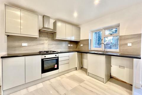 5 bedroom semi-detached house to rent, Langley Crescent, Hayes UB3