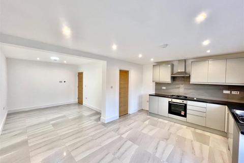 5 bedroom semi-detached house to rent, Langley Crescent, Hayes UB3