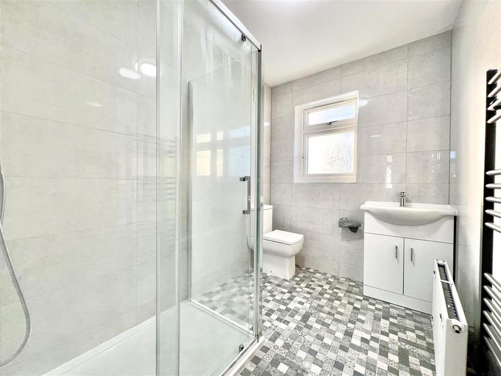 Family Bathroom/ WC