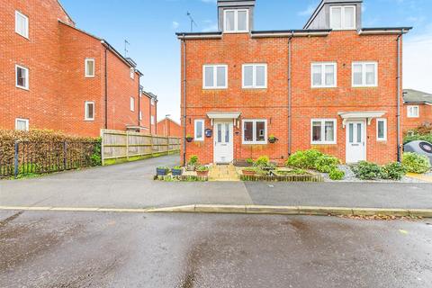 3 bedroom semi-detached house for sale, Bramley Road, Aylesbury HP18