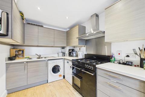 3 bedroom semi-detached house for sale, Bramley Road, Aylesbury HP18