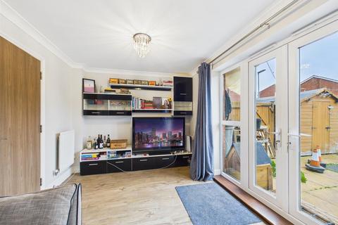 3 bedroom semi-detached house for sale, Bramley Road, Aylesbury HP18