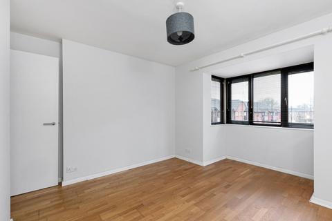 1 bedroom flat to rent, Lambert Court, Bushey Grove Road