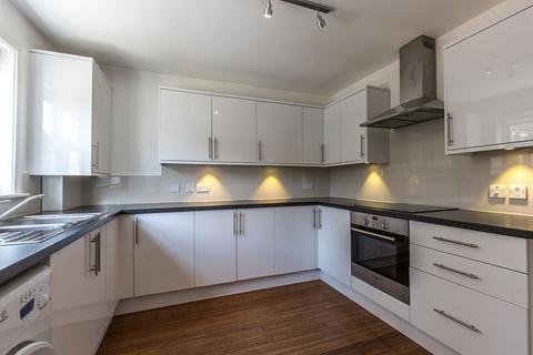 3 bedroom ground floor flat to rent, 53 Salisbury Place Langton Road