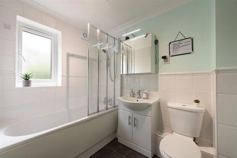2 bedroom flat to rent, Kirkland Drive, Enfield EN2