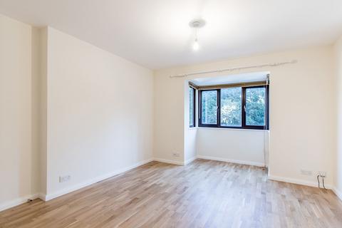 2 bedroom flat to rent, Lambert Court, Bushey Grove Road
