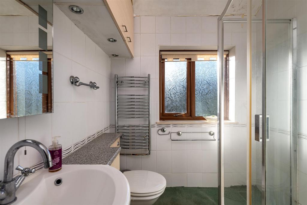 1 Horwood Close bathroom.jpg