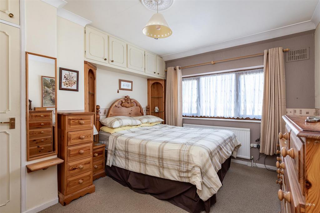 1 Horwood Close bedroom1.jpg