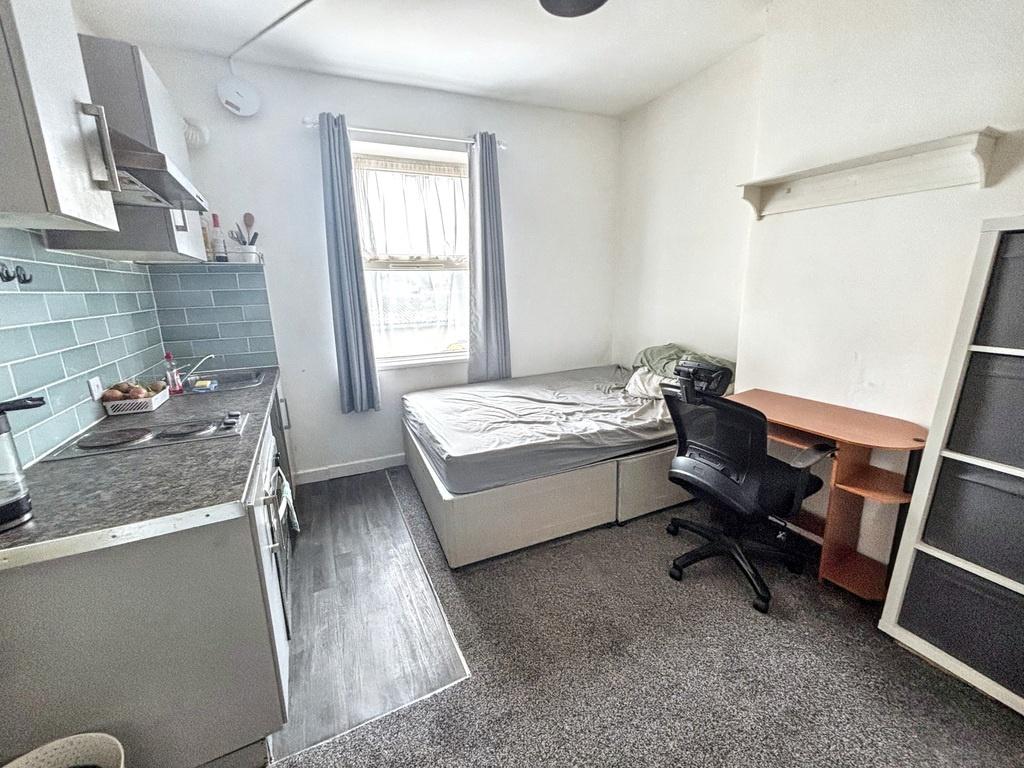 Bright, well-kept double room with an integrate...