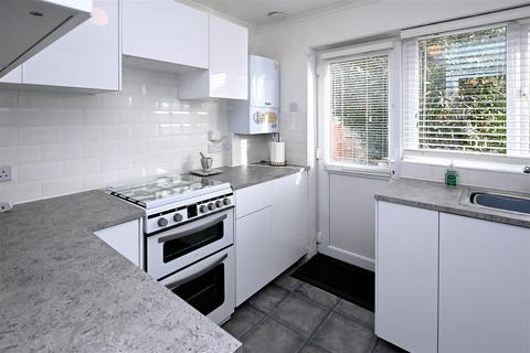2 bedroom detached bungalow for sale, Hannett Road, Canvey Island SS8