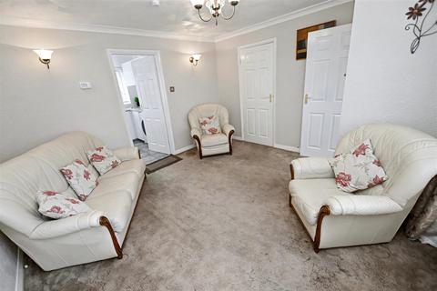2 bedroom detached bungalow for sale, Hannett Road, Canvey Island SS8