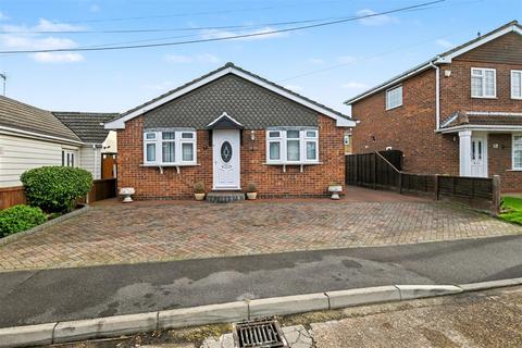 2 bedroom detached bungalow for sale, Hannett Road, Canvey Island SS8