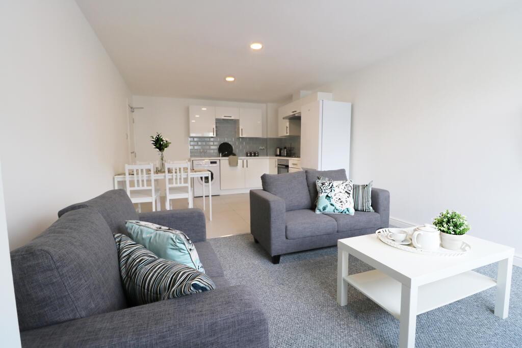 2 bed flat to rent Outwood Ln, London CR5