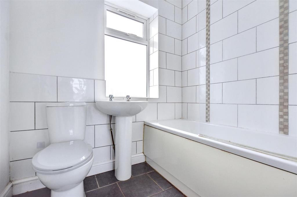 Bathroom 1.jpeg