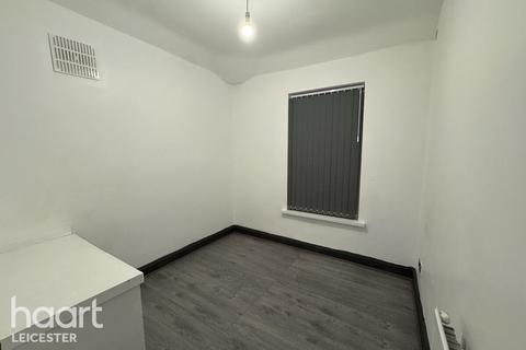3 bedroom semi-detached house to rent, Greenside Place, Leicester
