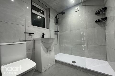 3 bedroom semi-detached house to rent, Greenside Place, Leicester