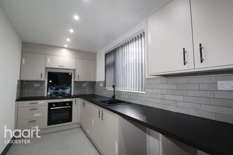3 bedroom semi-detached house to rent, Greenside Place, Leicester