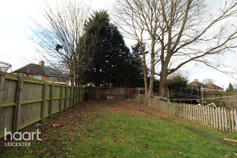 3 bedroom semi-detached house to rent, Greenside Place, Leicester