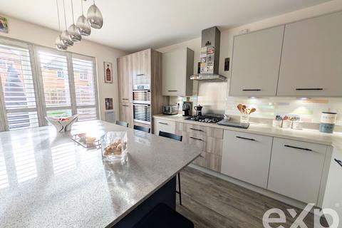 3 bedroom detached house for sale, Broadclough Way, Maidstone ME17