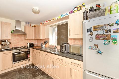 undefined, Caspian Way, Purfleet RM19