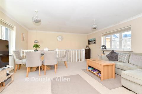 undefined, Caspian Way, Purfleet RM19