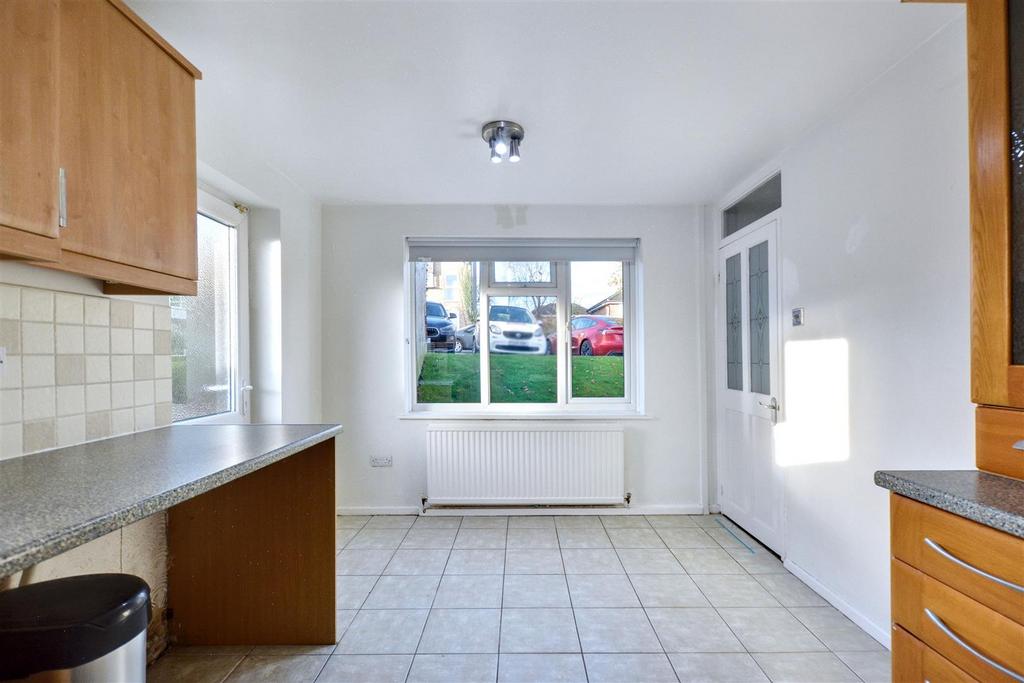 Kitchen 2.jpeg