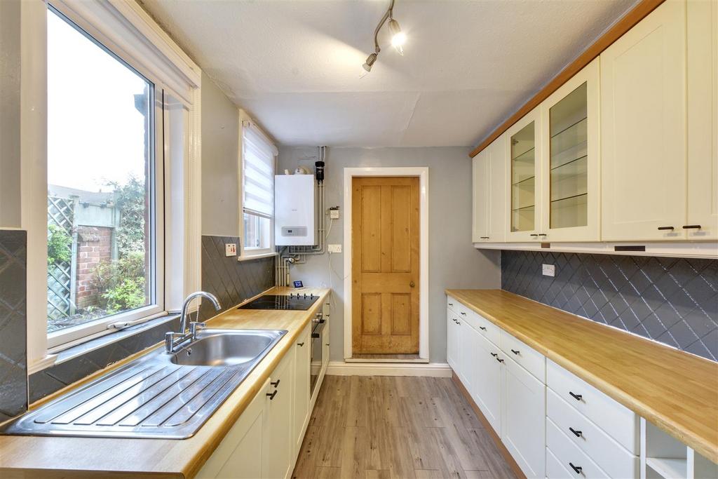Kitchen 1.jpeg