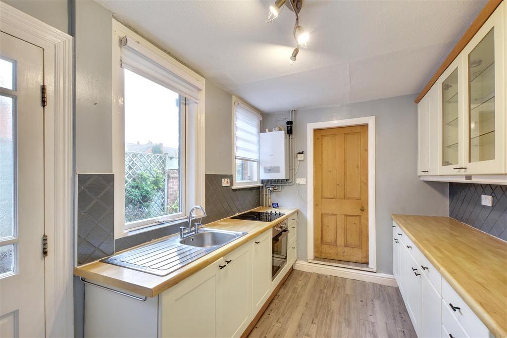 Kitchen 2.jpeg