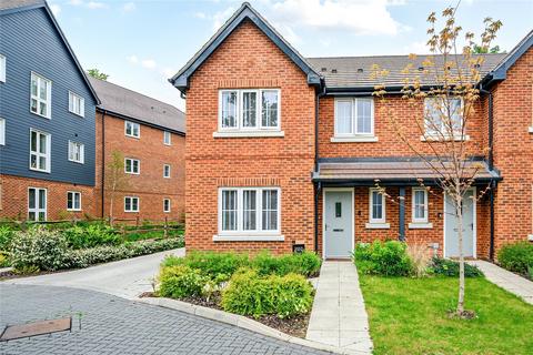 3 bedroom semi-detached house for sale, Woodside Close, Surrey GU19