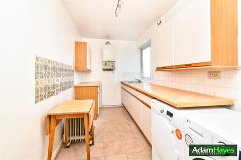 2 bedroom apartment to rent, Woodside Park Road, London N12