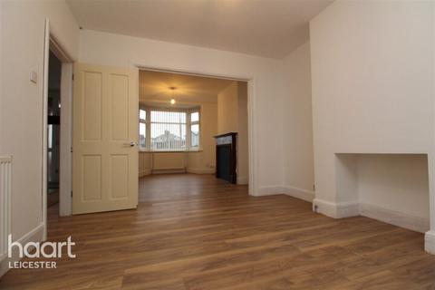 3 bedroom semi-detached house to rent, Barbara Road, Leicester