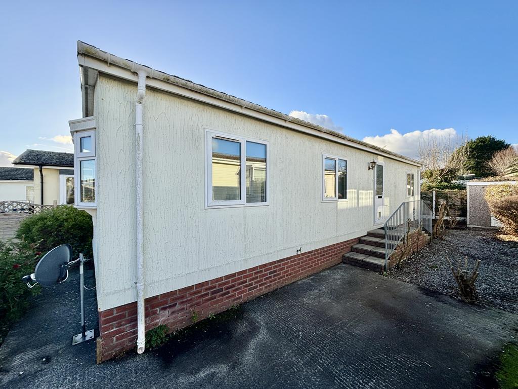 2 Bedroom Detached Park Home for Sale