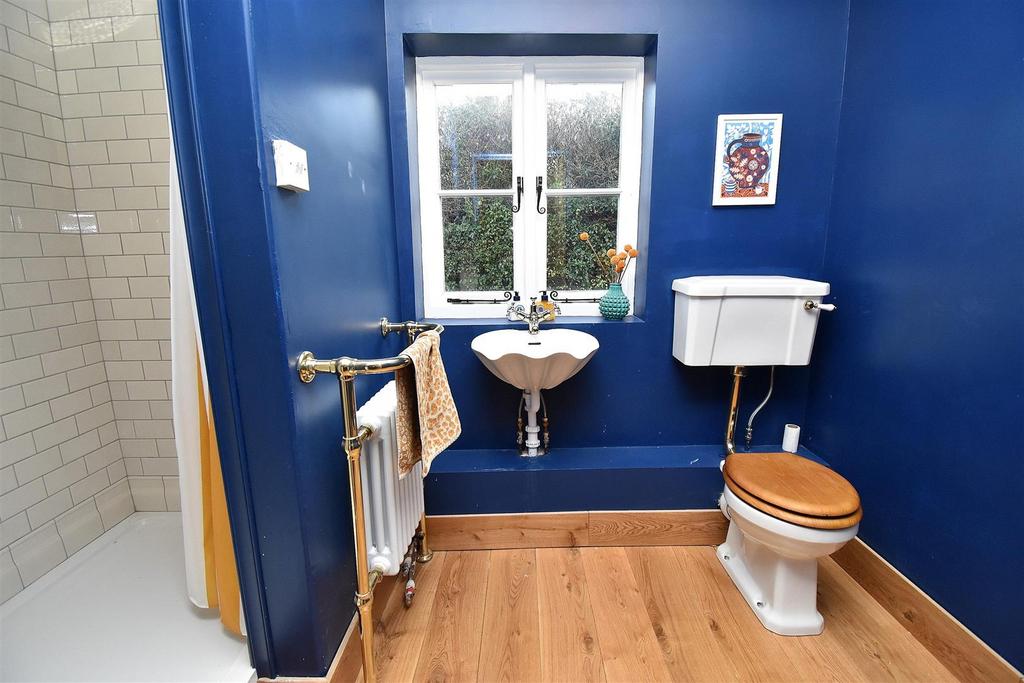 Bathroom.JPG