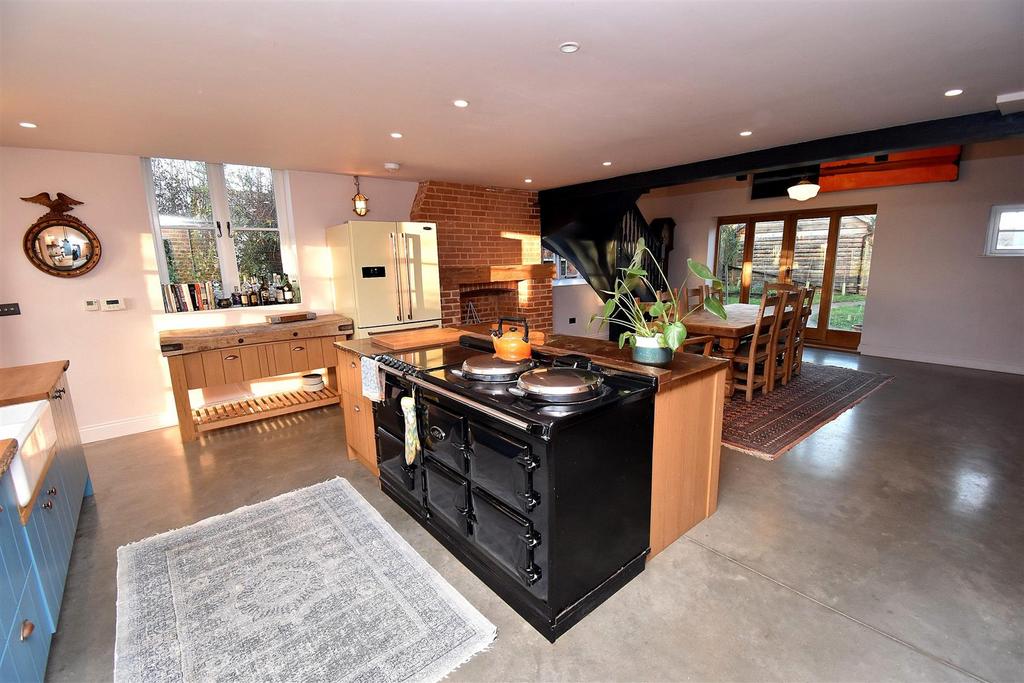 Kitchen3.JPG