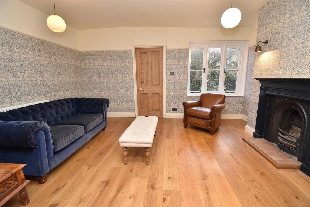 Lounge.JPG