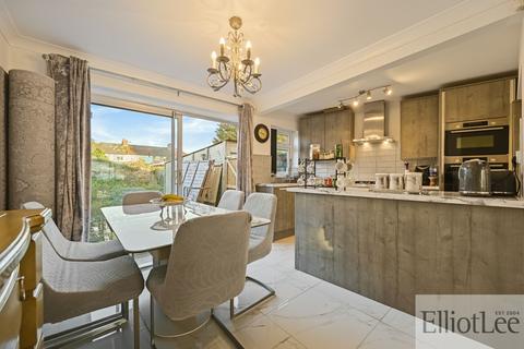 4 bedroom semi-detached house for sale, Warwick Avenue, Harrow HA2