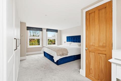 undefined, The Crescent, Belmont, SM2