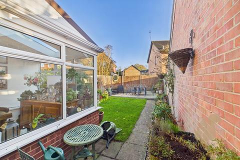 3 bedroom end of terrace house for sale, Berkley Close, Highwoods