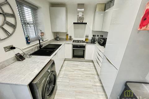 3 bedroom semi-detached house for sale, Swale Drive, Gainsborough DN21
