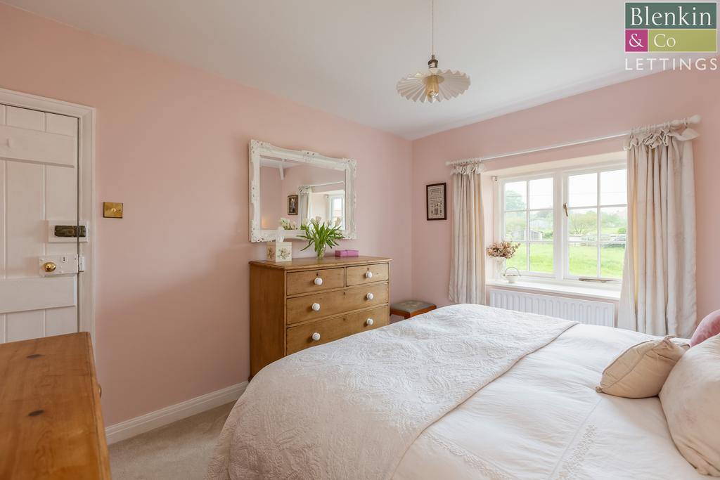 Spring Cottage Bedroom 1-2