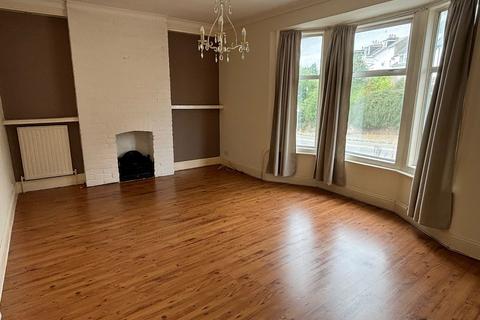 2 bedroom maisonette to rent, Bitton Park Road, Teignmouth, TQ14